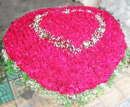 愚人节真心实意的整人花 999朵玫瑰